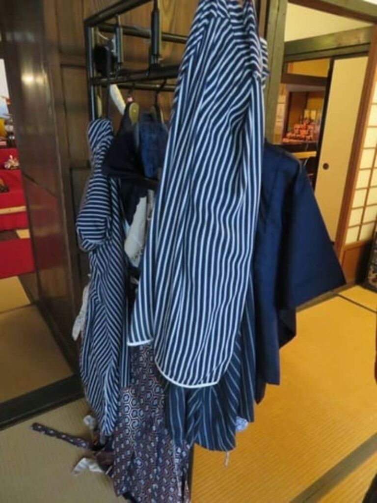 二川宿本陣資料館の体験コーナー「着物を着てみよう」